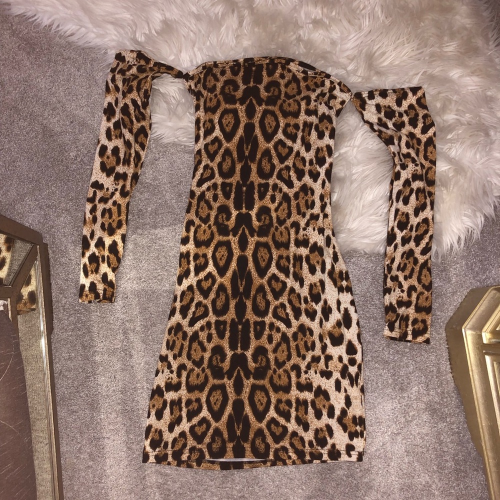 Short leopard dress